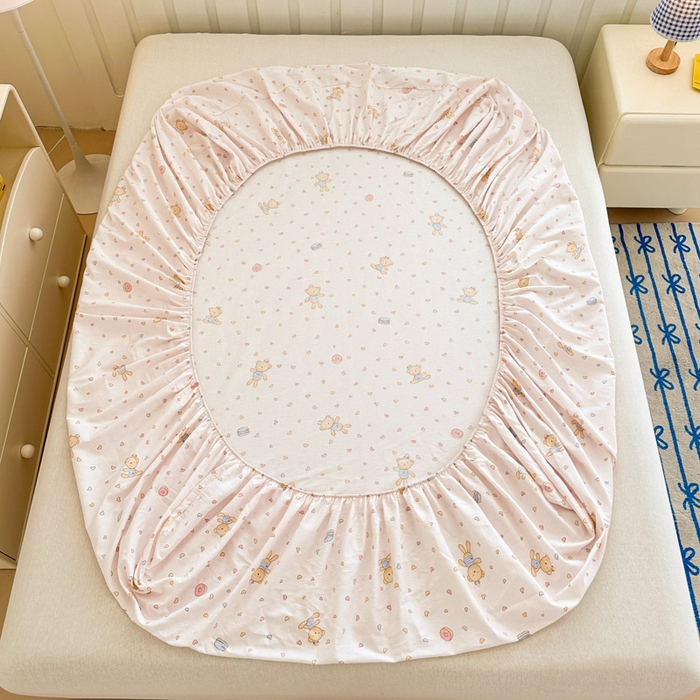 91家纺网 家纺一手货源 找家纺 绵庭家纺 2025新款全棉印花单床笠系列 泡泡小熊粉