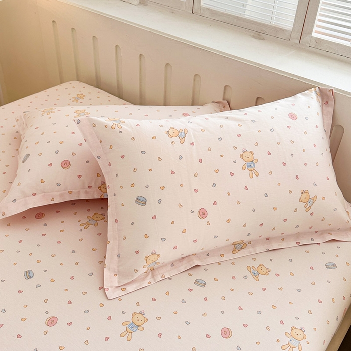 91家纺网 家纺一手货源 找家纺 绵庭家纺 2025新款全棉印花单枕套系列 泡泡小熊-粉