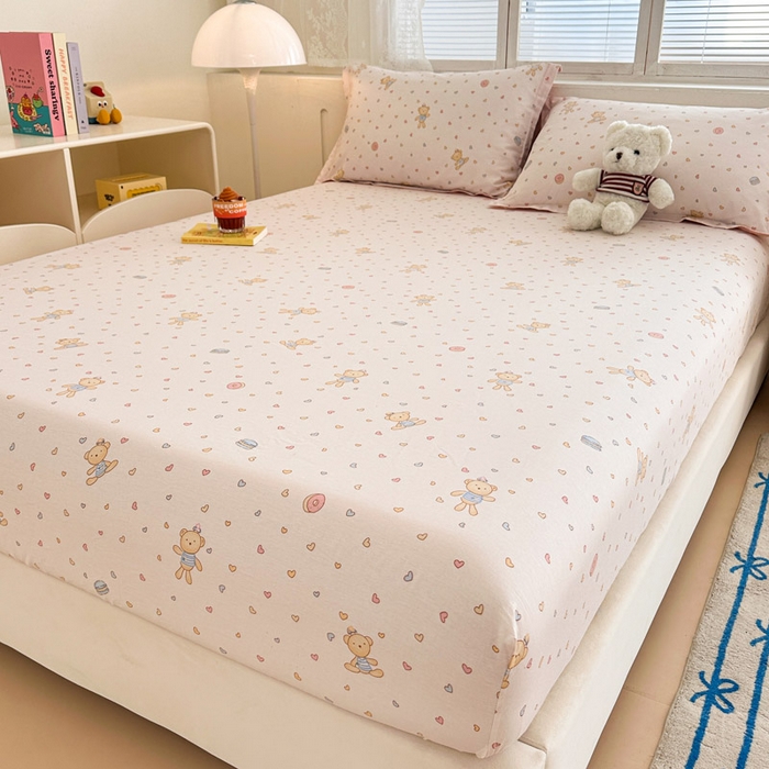 91家纺网 家纺一手货源 找家纺 绵庭家纺 2025新款全棉印花单床笠系列 泡泡小熊粉