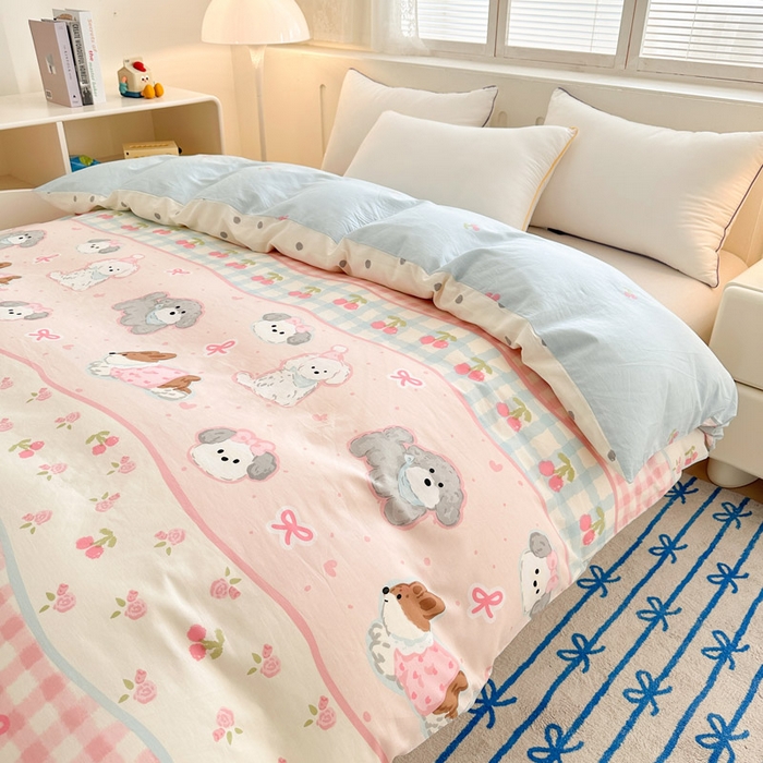 91家纺网 家纺一手货源 找家纺 绵庭家纺 2025新款全棉印花单被套系列 甜心樱桃狗