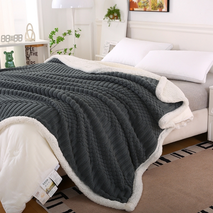 91家纺网 家纺一手货源 找家纺 巴木赫 2024新款舒棉绒点点塔芙绒双层羊羔绒毯 深灰