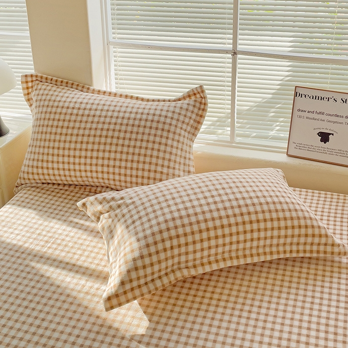 91家纺网 家纺一手货源 找家纺 恬澳家纺 2025新款暖阳牛奶绒枕套 暖阳-奶咖格