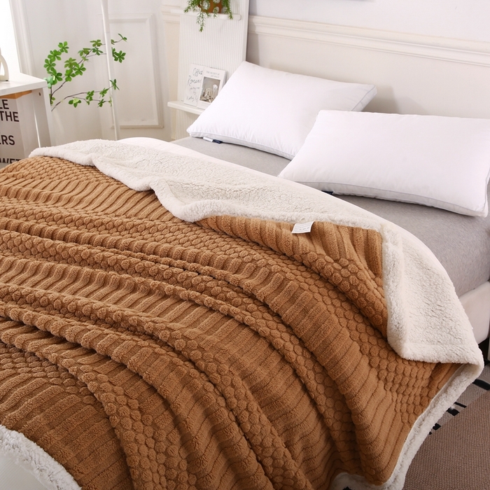 91家纺网 家纺一手货源 找家纺 巴木赫 2024新款舒棉绒点点塔芙绒双层羊羔绒毯 黄棕