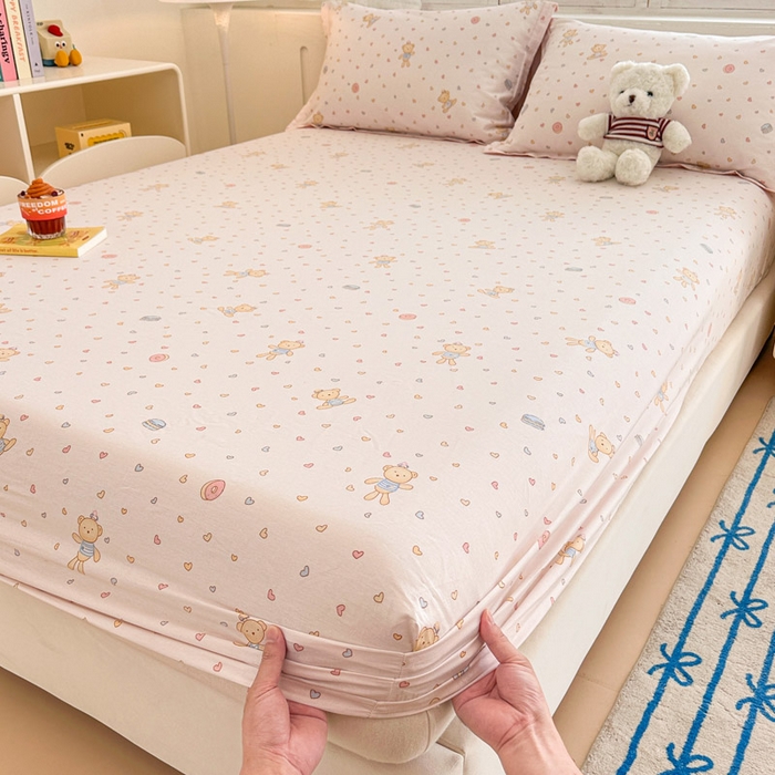 91家纺网 家纺一手货源 找家纺 绵庭家纺 2025新款全棉印花单床笠系列 泡泡小熊粉