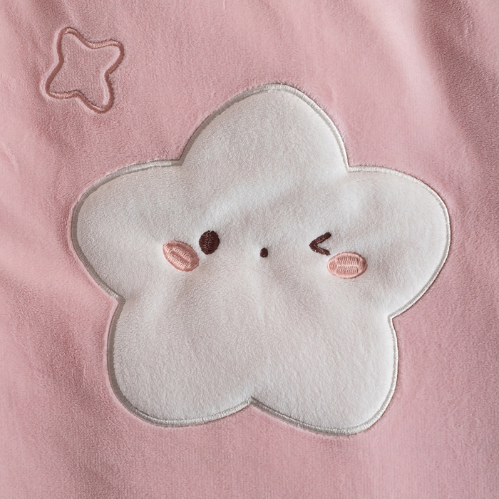 91家纺网 家纺一手货源 找家纺 黛舒家居 2024新款亲肤舒适高克重牛奶绒贴布绣四件套 星空粉