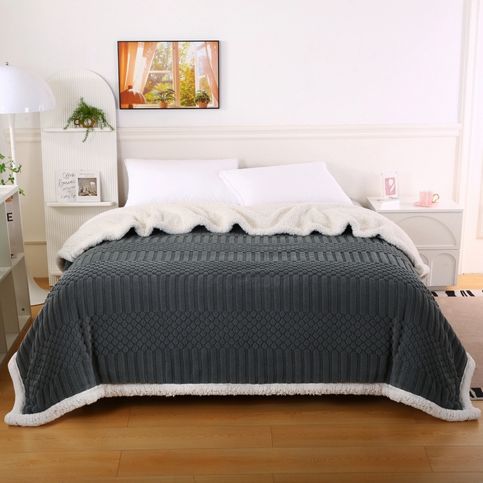 91家纺网 家纺一手货源 找家纺 巴木赫 2024新款舒棉绒点点塔芙绒双层羊羔绒毯 深灰