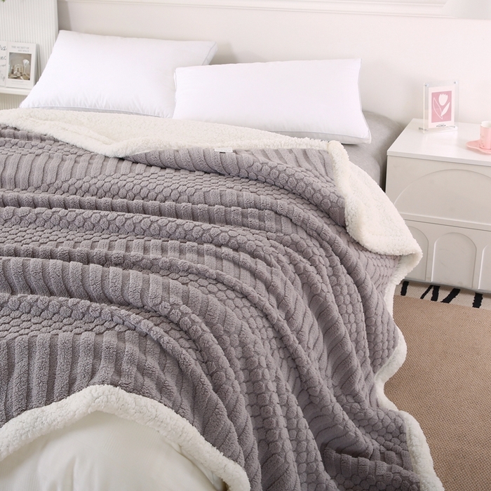 91家纺网 家纺一手货源 找家纺 巴木赫 2024新款舒棉绒点点塔芙绒双层羊羔绒毯 银灰