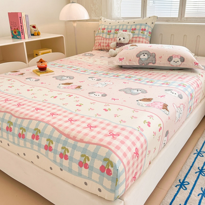 91家纺网 家纺一手货源 找家纺 绵庭家纺 2025新款全棉印花单床笠系列 甜心樱桃狗