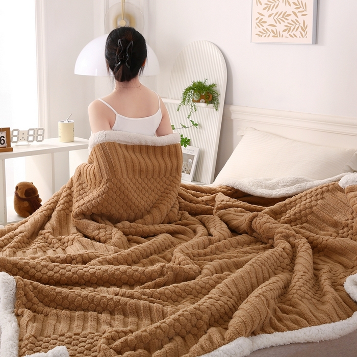 91家纺网 家纺一手货源 找家纺 巴木赫 2024新款舒棉绒点点塔芙绒双层羊羔绒毯 黄棕