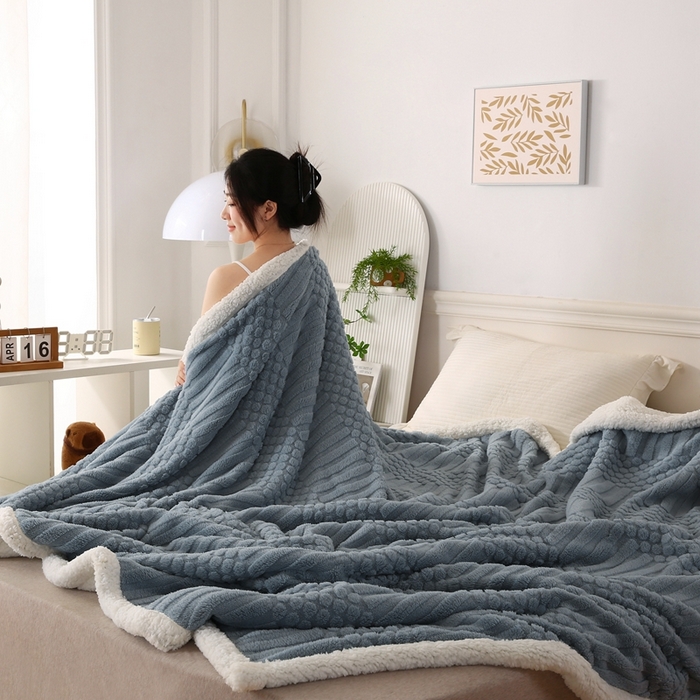91家纺网 家纺一手货源 找家纺 巴木赫 2024新款舒棉绒点点塔芙绒双层羊羔绒毯 灰蓝
