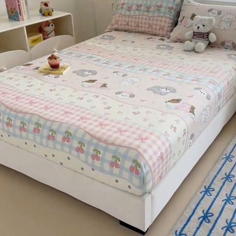 91家纺网 家纺一手货源 找家纺 绵庭家纺 2025新款全棉印花单床笠系列 甜心樱桃狗