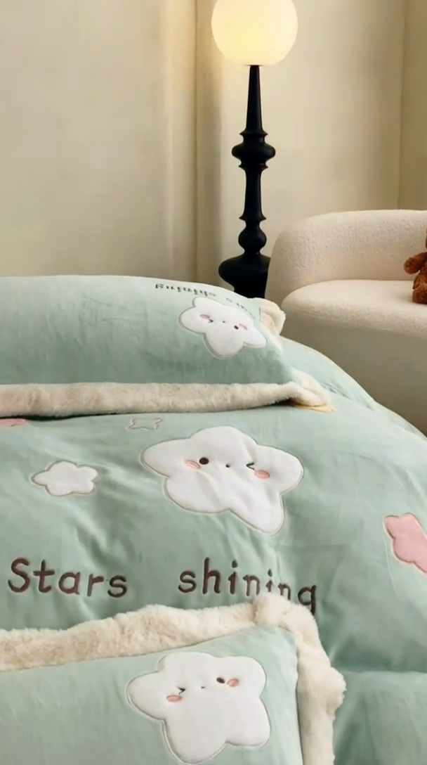 91家纺网 家纺一手货源 找家纺 黛舒家居 2024新款亲肤舒适高克重牛奶绒贴布绣四件套 星空绿