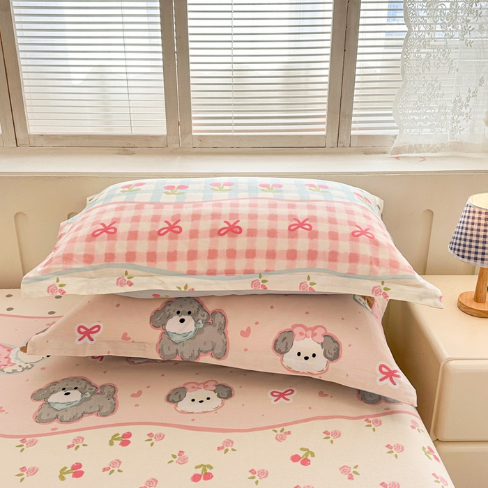 91家纺网 家纺一手货源 找家纺 绵庭家纺 2025新款全棉印花单枕套系列 甜心樱桃狗