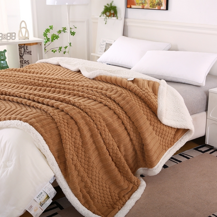 91家纺网 家纺一手货源 找家纺 巴木赫 2024新款舒棉绒点点塔芙绒双层羊羔绒毯 黄棕