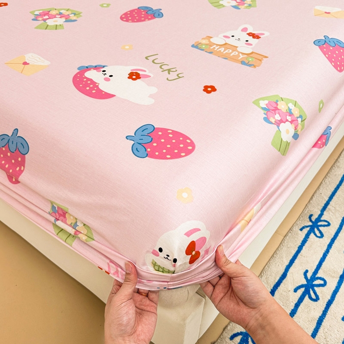 91家纺网 家纺一手货源 找家纺 绵庭家纺 2025新款全棉印花单床笠系列 奇趣欢乐园-粉