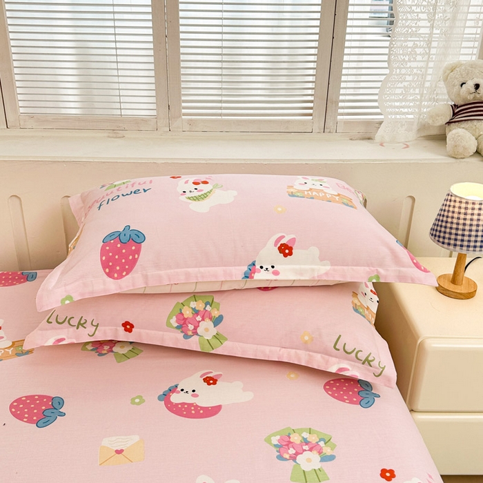 91家纺网 家纺一手货源 找家纺 绵庭家纺 2025新款全棉印花单枕套系列 奇趣欢乐园-粉