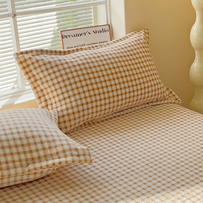 91家纺网 家纺一手货源 找家纺 恬澳家纺 2025新款暖阳牛奶绒枕套 暖阳-奶咖格