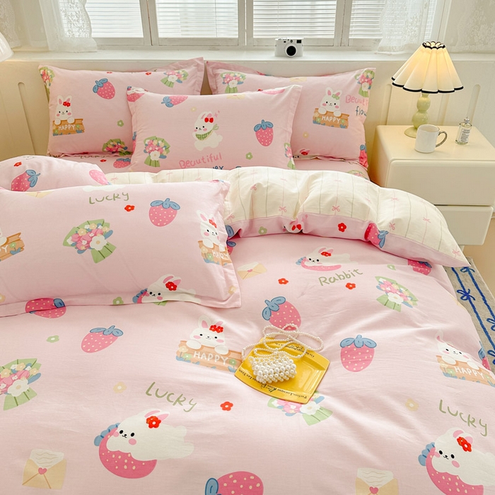 91家纺网 家纺一手货源 找家纺 绵庭家纺 2025新款全棉印花四件套系列 奇趣欢乐园-粉