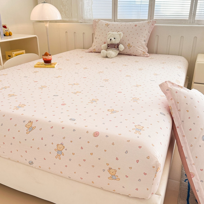 91家纺网 家纺一手货源 找家纺 绵庭家纺 2025新款全棉印花单床笠系列 泡泡小熊粉