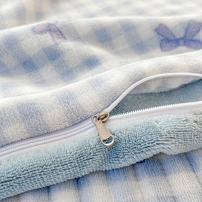 91家纺网 家纺一手货源 找家纺 喜居 2024新款宝宝牛奶绒印花单被套 恬梦蓝蓝