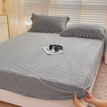 91家纺网 家纺一手货源 找家纺 （总）漫时光 2025新款230g纯色牛奶绒夹棉床笠