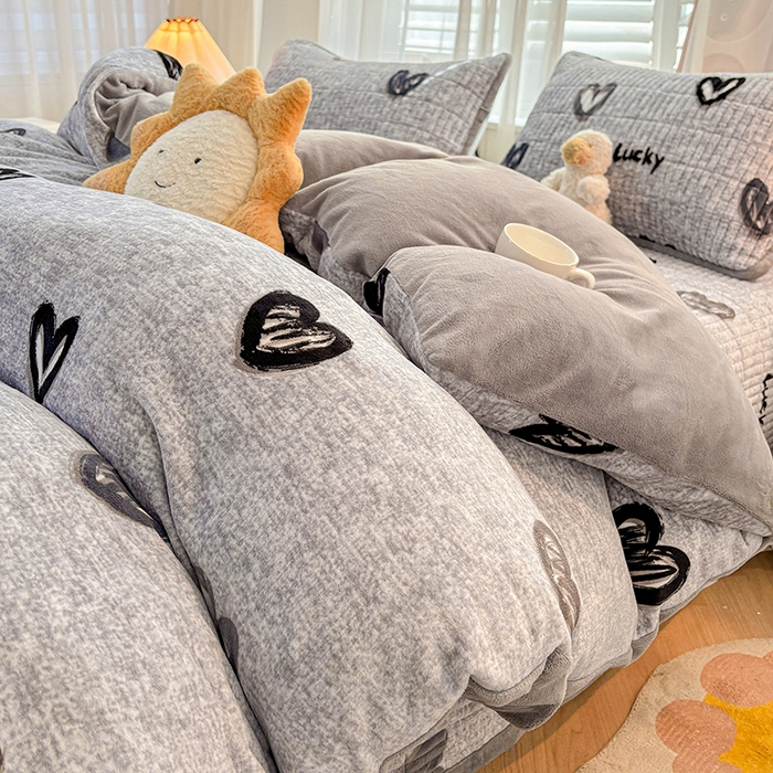 91家纺网 家纺一手货源 找家纺 喜居 2024新款宝宝牛奶绒印花单被套 幸运心