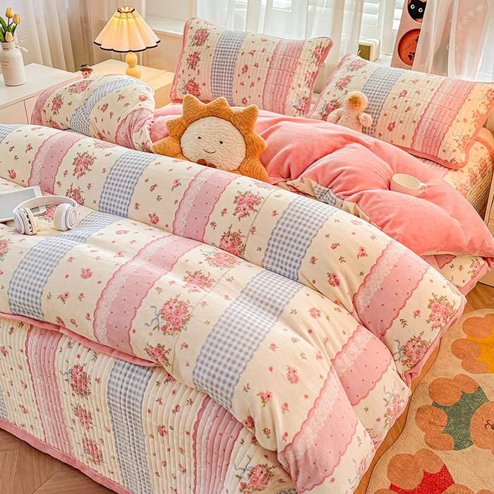 91家纺网 家纺一手货源 找家纺 喜居 2024新款宝宝牛奶绒印花单被套 情意满满