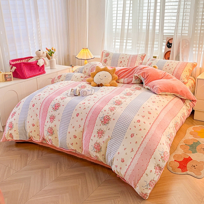 91家纺网 家纺一手货源 找家纺 喜居 2024新款宝宝牛奶绒印花单被套 情意满满