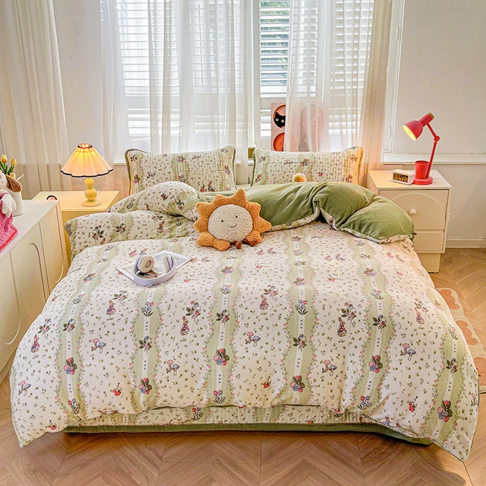 91家纺网 家纺一手货源 找家纺 喜居 2024新款牛奶绒印花夹棉床盖四件套 花开花兔