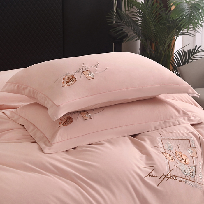 91家纺网 家纺一手货源 找家纺 金纱玉纺家纺 2024新款素色加厚公艺绣花四件套 叶香风暖-粉玉