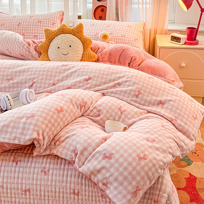 91家纺网 家纺一手货源 找家纺 喜居 2024新款宝宝牛奶绒印花单被套 恬梦粉粉