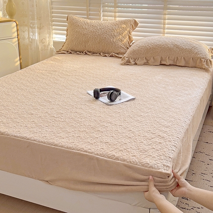 91家纺网 家纺一手货源 找家纺 （总）漫时光 2025新款230g纯色牛奶绒夹棉床笠