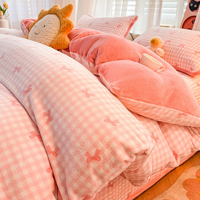 91家纺网 家纺一手货源 找家纺 喜居 2024新款宝宝牛奶绒印花单被套 恬梦粉粉