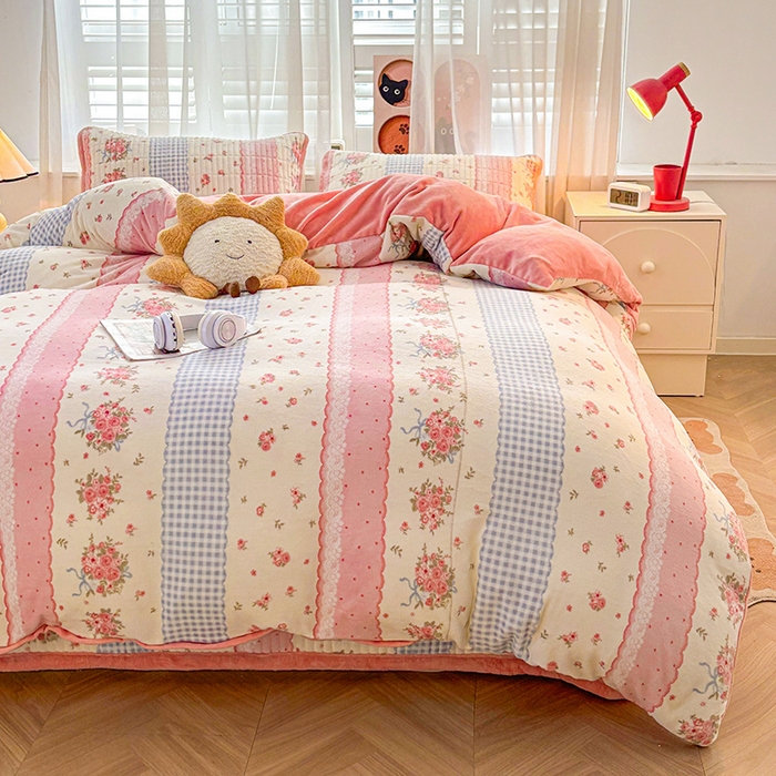 91家纺网 家纺一手货源 找家纺 喜居 2024新款宝宝牛奶绒印花单被套 情意满满