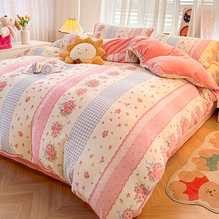 91家纺网 家纺一手货源 找家纺 喜居 2024新款宝宝牛奶绒印花单被套 情意满满