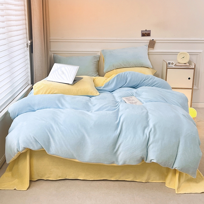 91家纺网 家纺一手货源 找家纺 梵克保罗 2024新款ins风小红书博主推荐高克重纯色双拼牛奶绒四件套 浅蓝芝士