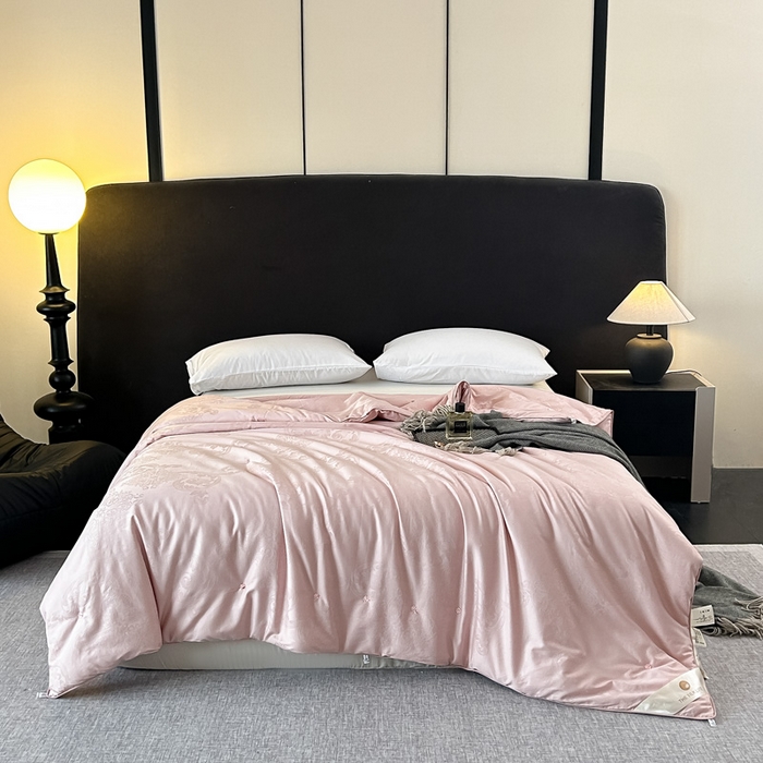 91家纺网 家纺一手货源 找家纺 龙图家纺 2024新款80支全棉贡缎蚕丝被-玉如意 玉如意-咖色