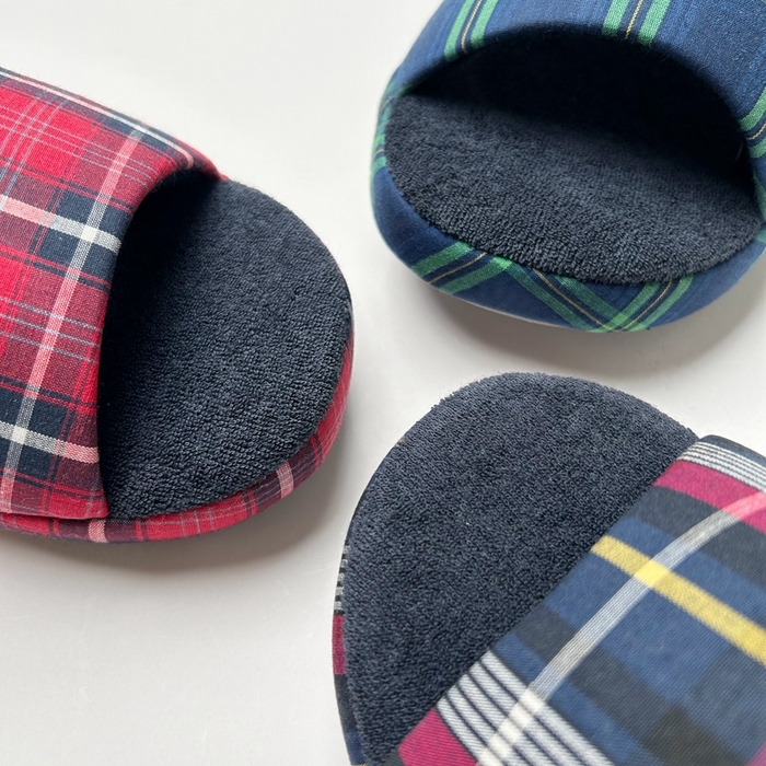 91家纺网 家纺一手货源 找家纺 （总）南通盟生鞋业有限公司 2024新款日式开口经典色织格子配毛巾布TPR复布静音防滑大底家居拖鞋