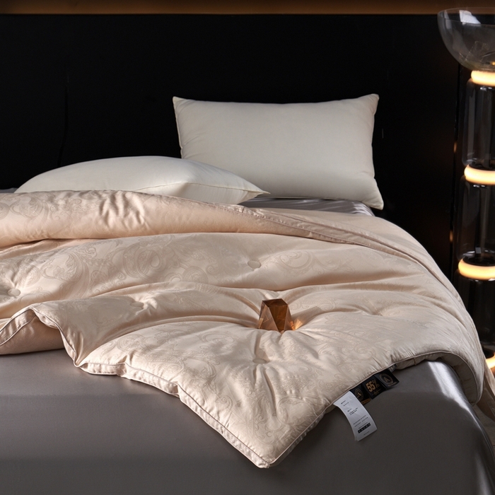 91家纺网 家纺一手货源 找家纺 朴罗 （ 原岚图） 2024新款臻品色织蚕丝大豆被含礼盒包装  香槟色