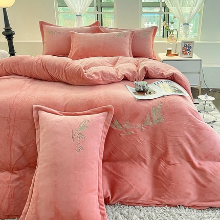 91家纺网 家纺一手货源 找家纺 （总）眠优居 商2024牛奶绒四件套秋冬季加厚珊瑚绒高级感刺绣直播爆款