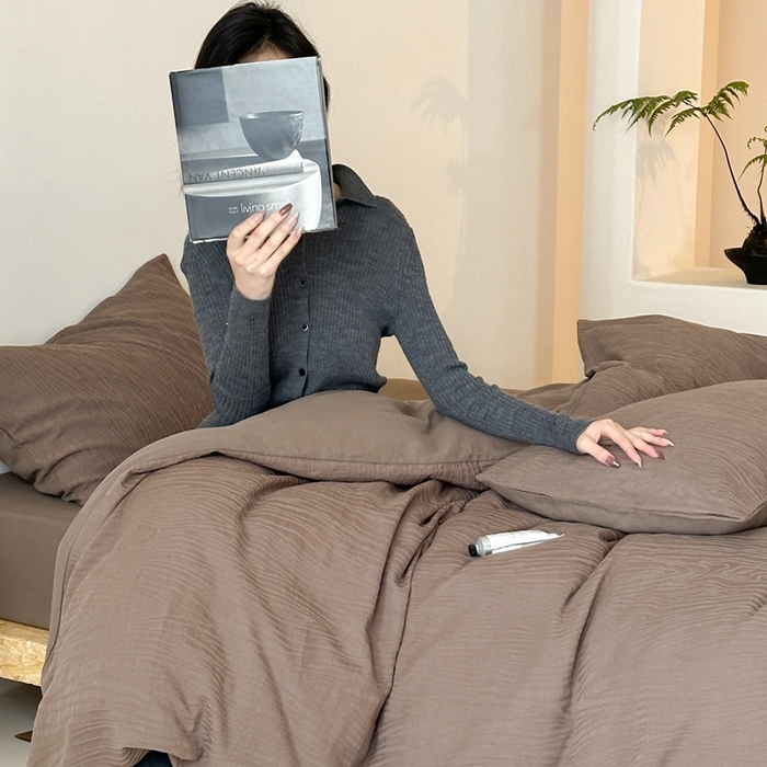 91家纺网 家纺一手货源 找家纺 梦享生活家居 2024新款全棉提花树皮纹系列四件套 提花树皮纹-巧克力