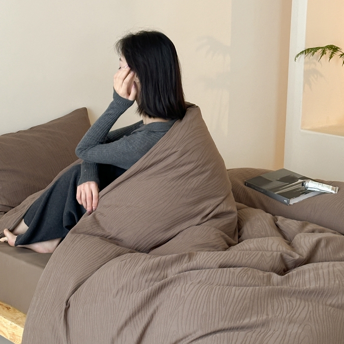 91家纺网 家纺一手货源 找家纺 梦享生活家居 2024新款全棉提花树皮纹系列四件套 提花树皮纹-巧克力