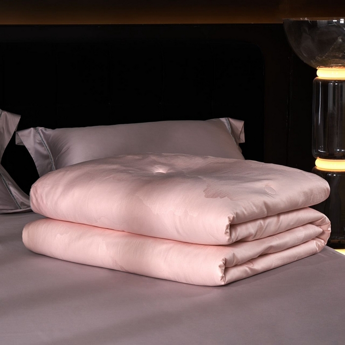 91家纺网 家纺一手货源 找家纺 朴罗 （ 原岚图） 2024新款臻品色织蚕丝大豆被含礼盒包装  粉色