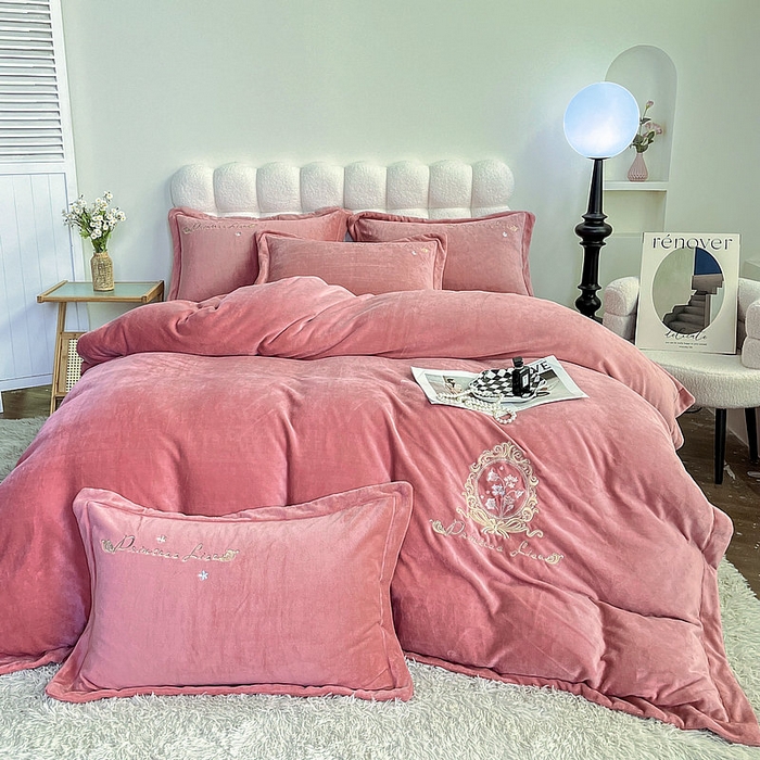 91家纺网 家纺一手货源 找家纺 （总）眠优居 2024牛奶棉宽边刺绣四件套牛奶绒法莱绒宝宝绒套件