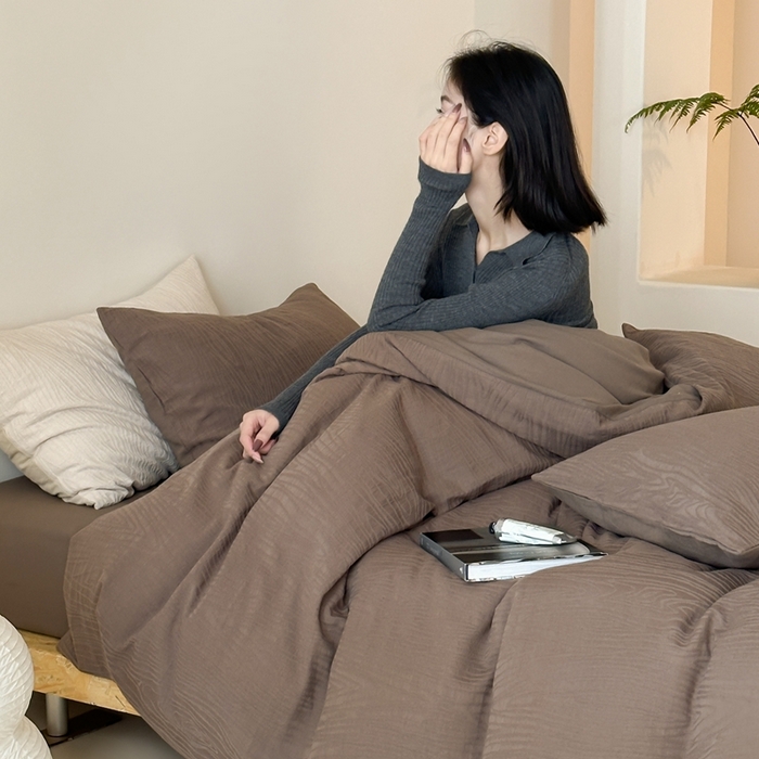 91家纺网 家纺一手货源 找家纺 梦享生活家居 2024新款全棉提花树皮纹系列四件套 提花树皮纹-巧克力