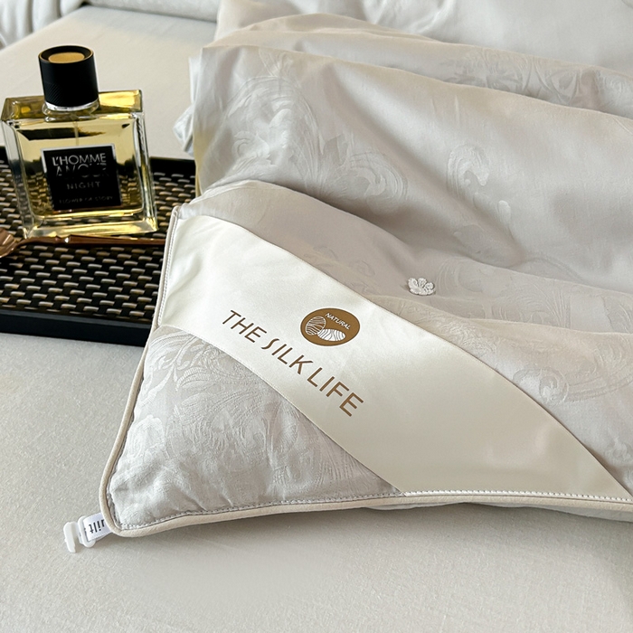 91家纺网 家纺一手货源 找家纺 龙图家纺 2024新款80支全棉贡缎蚕丝被-玉如意 玉如意-灰色