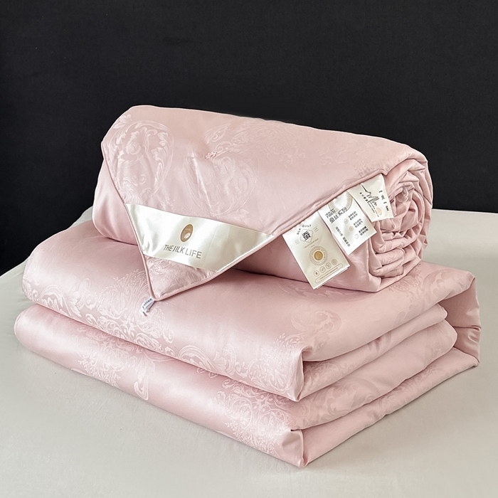 91家纺网 家纺一手货源 找家纺 龙图家纺 2024新款80支全棉贡缎蚕丝被-玉如意 玉如意-咖色