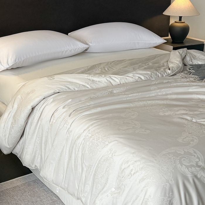 91家纺网 家纺一手货源 找家纺 龙图家纺 2024新款80支全棉贡缎蚕丝被-玉如意 玉如意-灰色