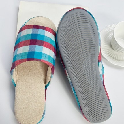 91家纺网 家纺一手货源 找家纺 （总）南通盟生鞋业有限公司 2024新款日式开口经典色织格子配毛巾布TPR复布静音防滑大底家居拖鞋