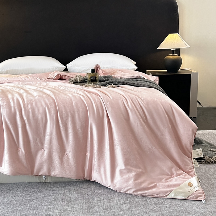 91家纺网 家纺一手货源 找家纺 龙图家纺 2024新款80支全棉贡缎蚕丝被-玉如意 玉如意-咖色